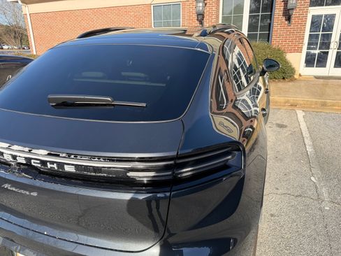 Used 2024 Porsche Macan 4 Electric image 11