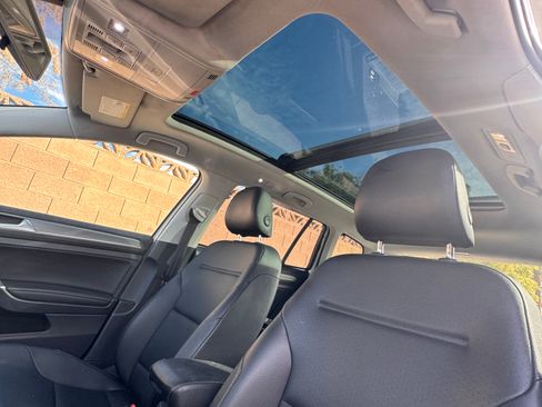 Used 2017 Volkswagen Golf Alltrack SE image 11