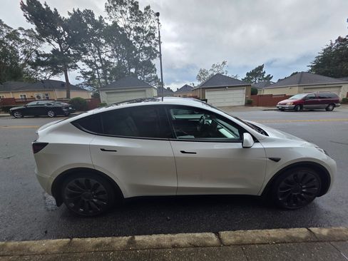 Used 2023 Tesla Model Y Performance image 2