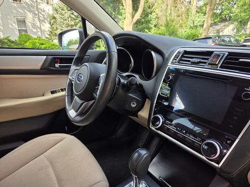 Used 2019 Subaru Outback 2.5i Premium image 15