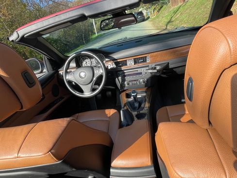 Used 2012 BMW 335i Convertible image 12