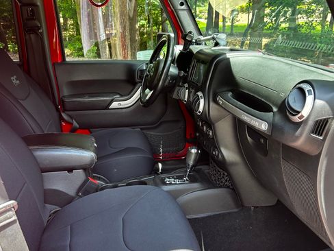 Used 2014 Jeep Wrangler Unlimited Sport AWD/4WD image 12