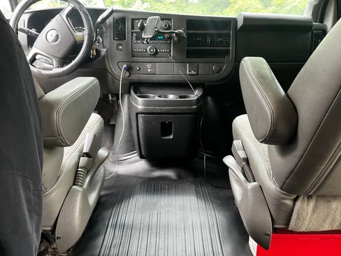 Used 2016 GMC Savana 2500 RWD image 6