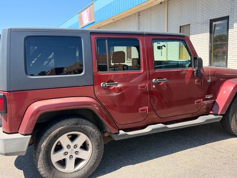 Used 2007 Jeep Wrangler Unlimited Sahara RWD image 2
