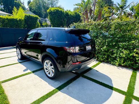 Used 2019 Land Rover Discovery Sport HSE Luxury image 9