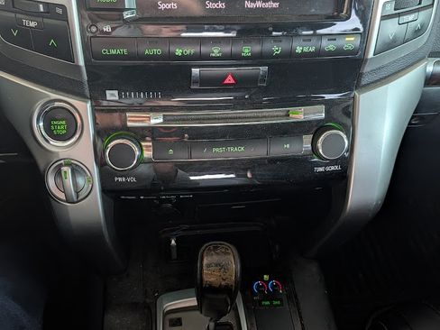 Used 2013 Toyota Land Cruiser image 23