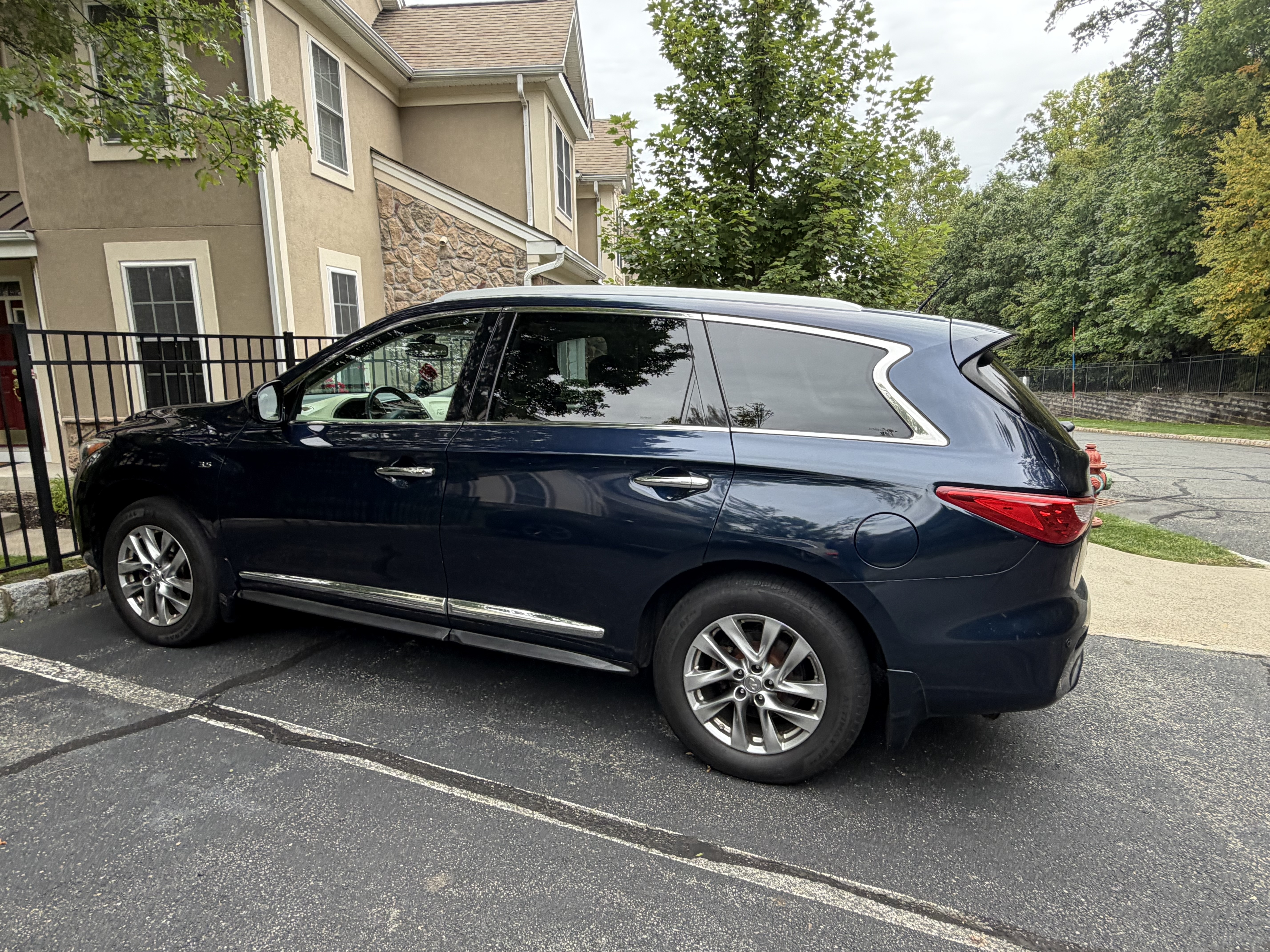 Used 2015 INFINITI QX60 Luxe w/ Premium Plus Package AWD/4WD image 6