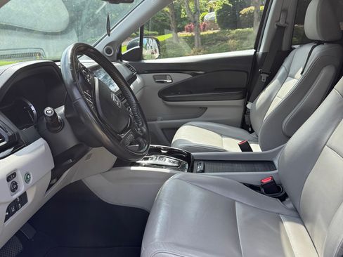Used 2018 Honda Pilot Touring image 18