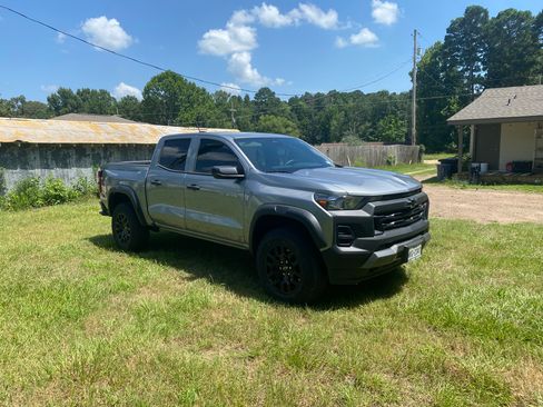 Used 2025 Chevrolet Colorado Trail Boss AWD/4WD image 9