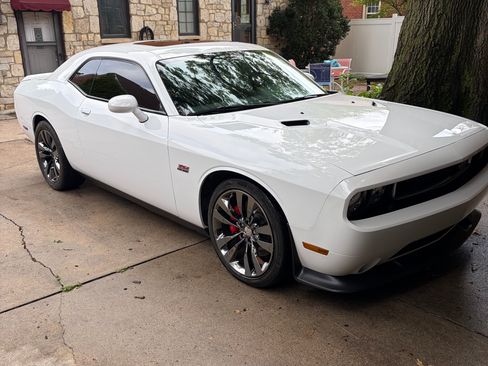 Used 2013 Dodge Challenger SRT8 w/ Harman Kardon Audio Group RWD image 2