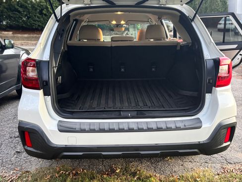 Used 2018 Subaru Outback 2.5i Premium image 16