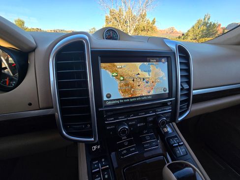 Used 2014 Porsche Cayenne GTS image 13