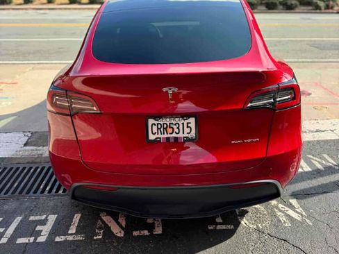 Used 2021 Tesla Model Y Long Range image 2