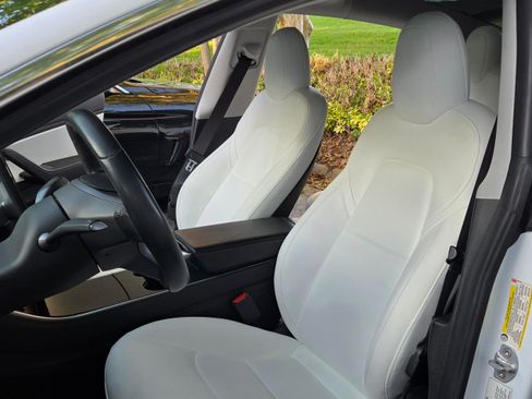 Used 2019 Tesla Model 3 Standard Range Plus image 10