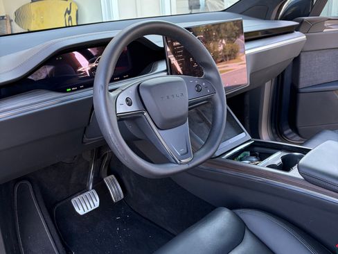 Used 2023 Tesla Model X AWD/4WD image 4