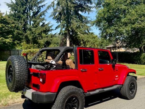 Used 2011 Jeep Wrangler Unlimited Sahara image 8