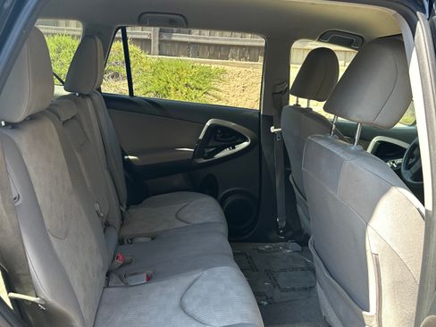 Used 2011 Toyota RAV4 2WD w/ Base L4 Extra Value Pkg image 8