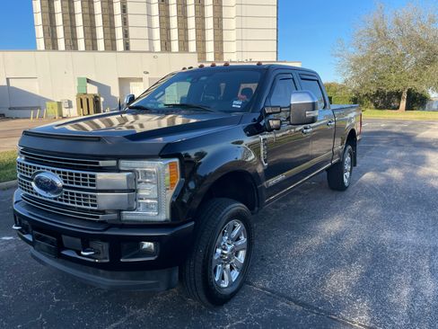 Used 2017 Ford F250 Platinum w/ Platinum Ultimate Package image 9