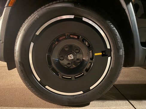 Used 2025 Rivian R1S Adventure image 26