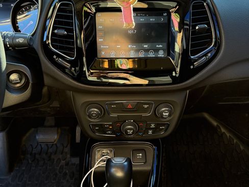 Used 2019 Jeep Compass Latitude image 12