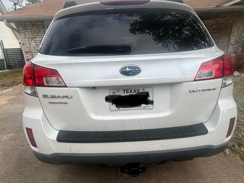 Used 2014 Subaru Outback 2.5i Limited image 11