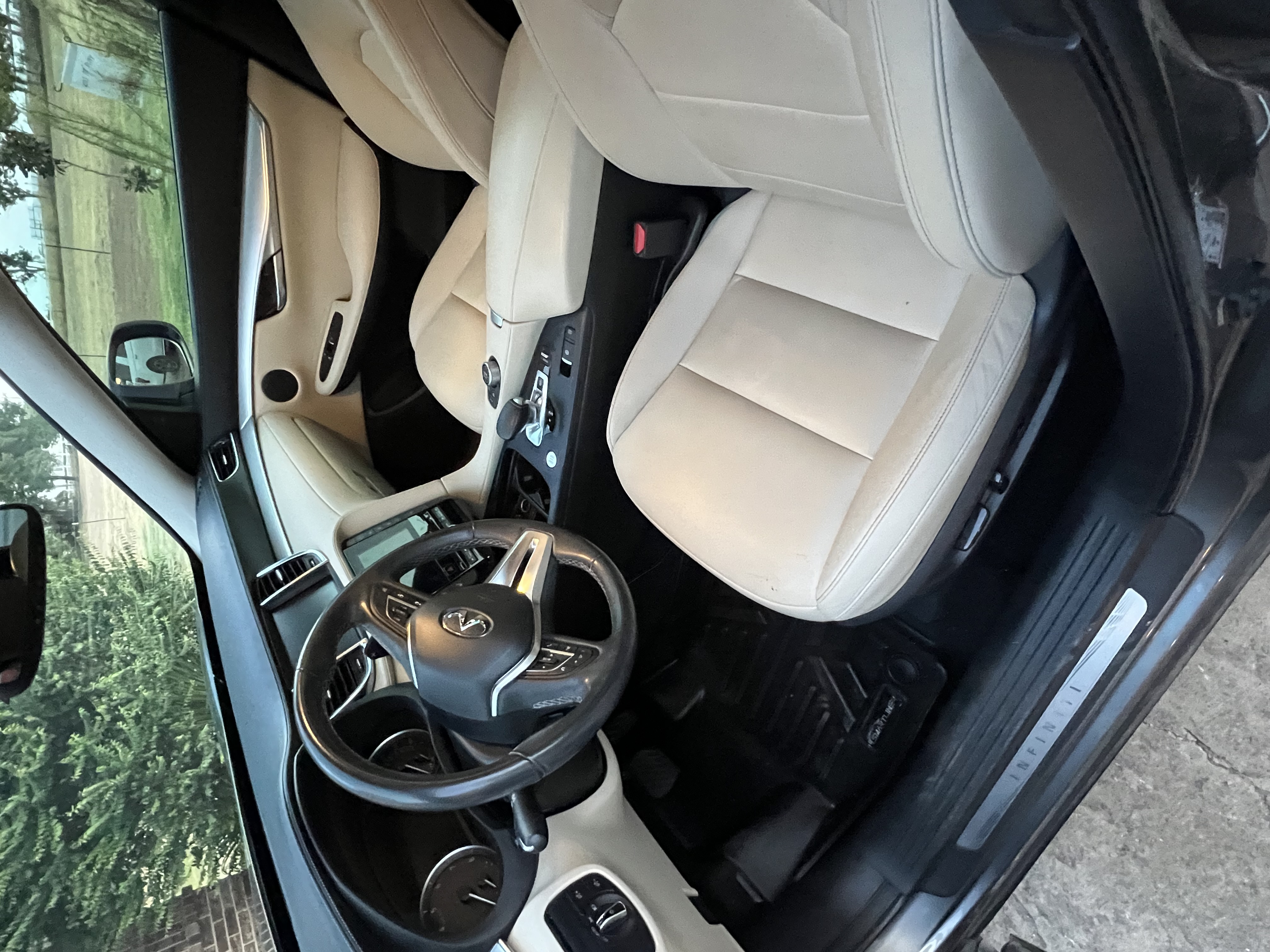 Used 2019 INFINITI QX50 Luxe w/ Navigation Package FWD image 7