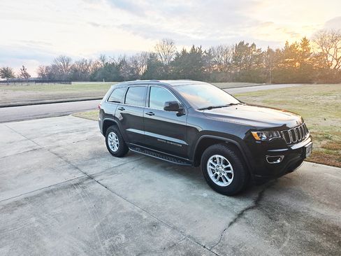 Used 2020 Jeep Grand Cherokee Laredo image 6