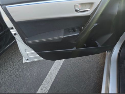 Used 2014 Toyota Corolla LE FWD image 16