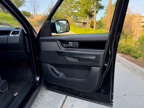 Used 2013 Land Rover Range Rover Sport HSE image 13