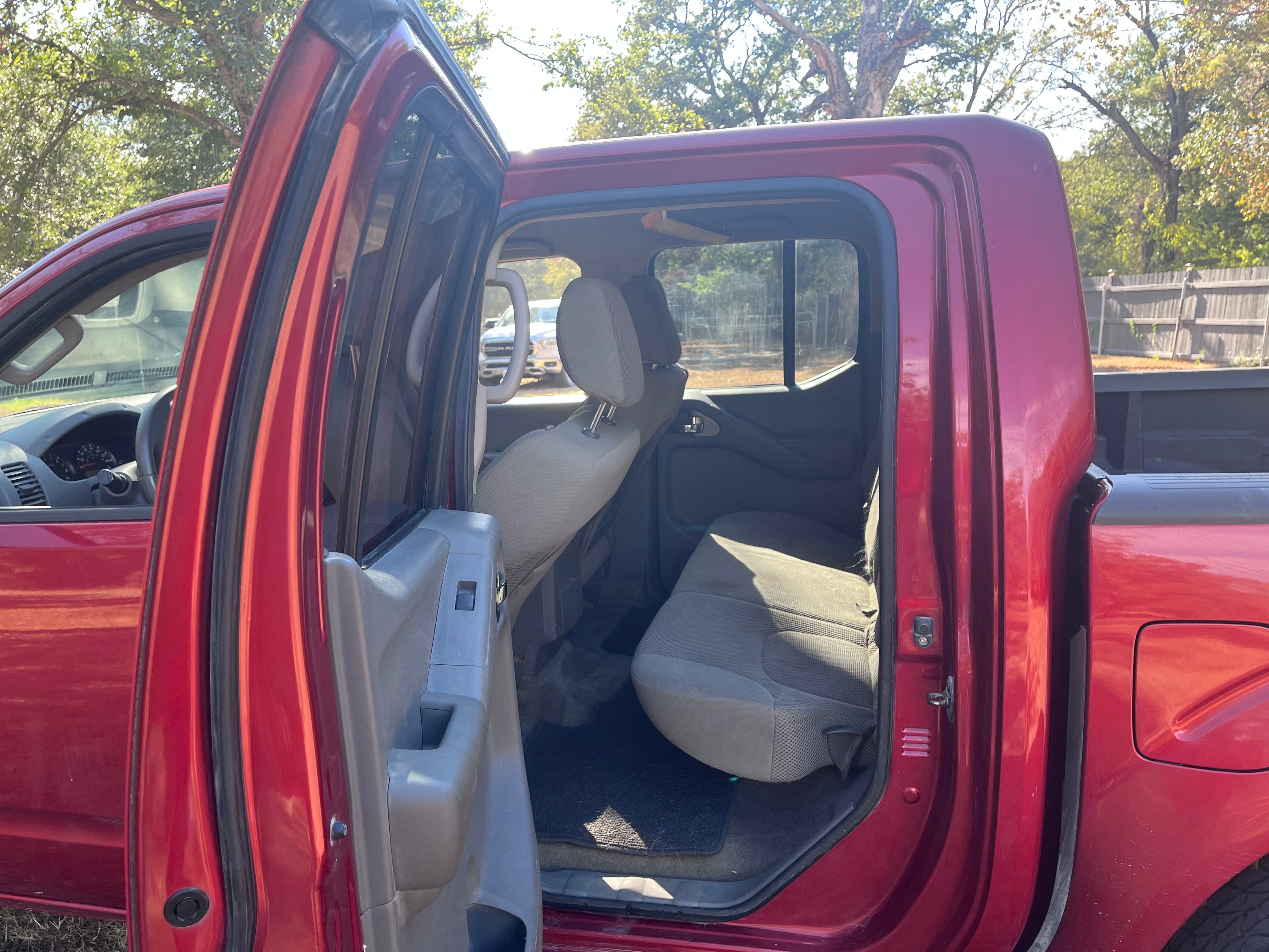Used 2013 Nissan Frontier SV AWD/4WD image 5