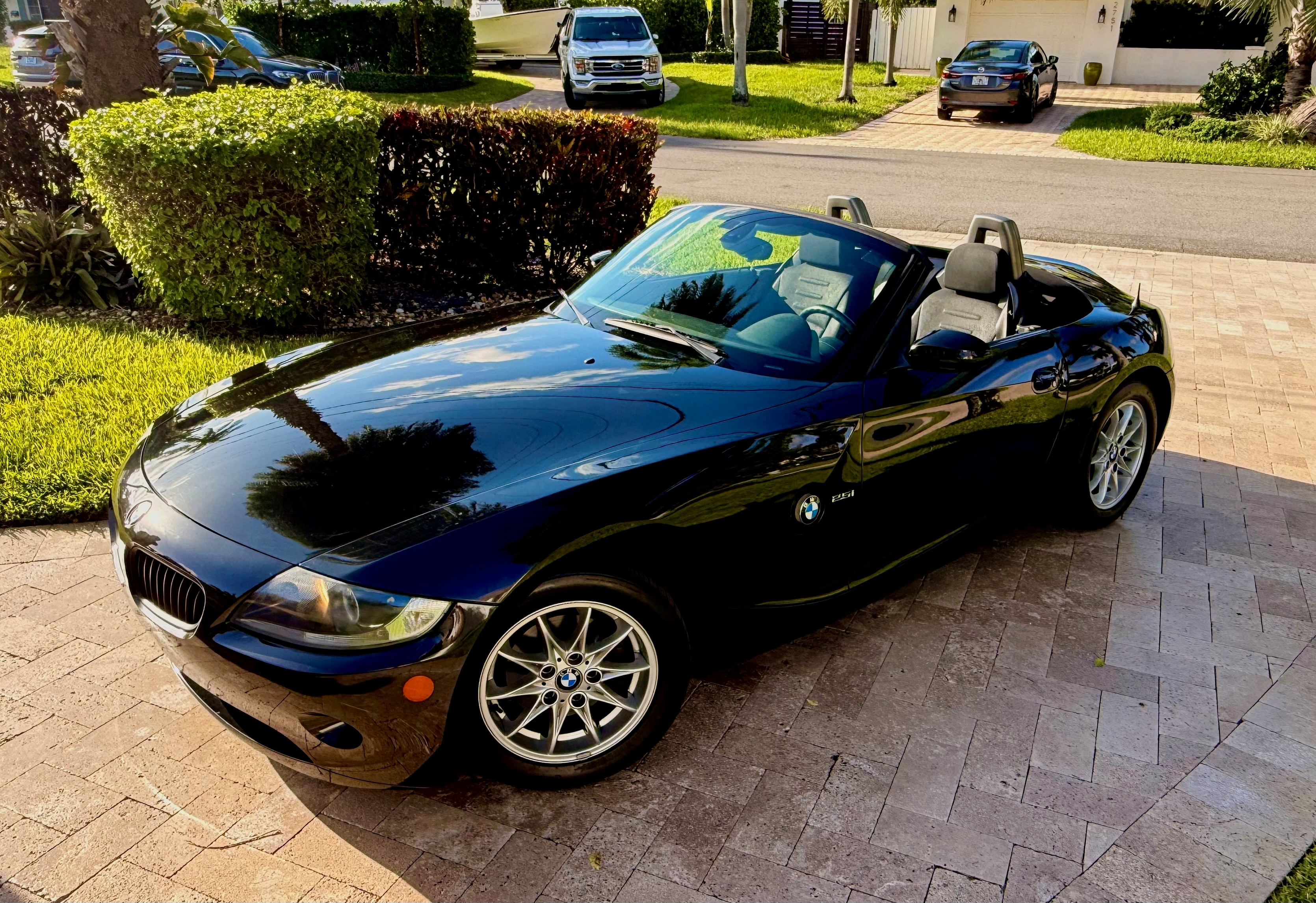 Used 2005 BMW Z4 2.5i RWD image 10