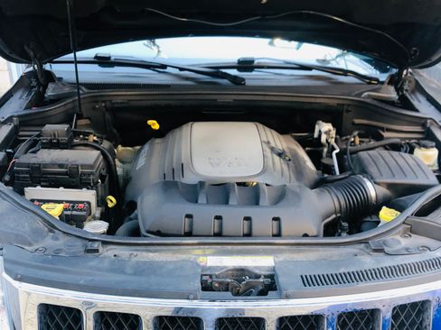 Used 2013 Jeep Grand Cherokee Overland w/ Advance Technology Group AWD/4WD image 32
