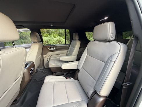 Used 2022 GMC Yukon XL SLT w/ SLT Premium Package RWD image 19