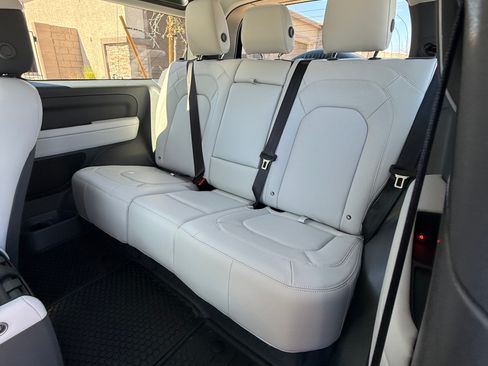 Used 2025 Land Rover Defender 90 X-Dynamic SE image 11