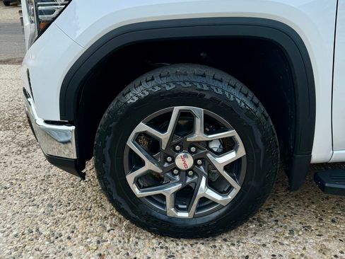 Used 2024 GMC Sierra 1500 SLT image 5