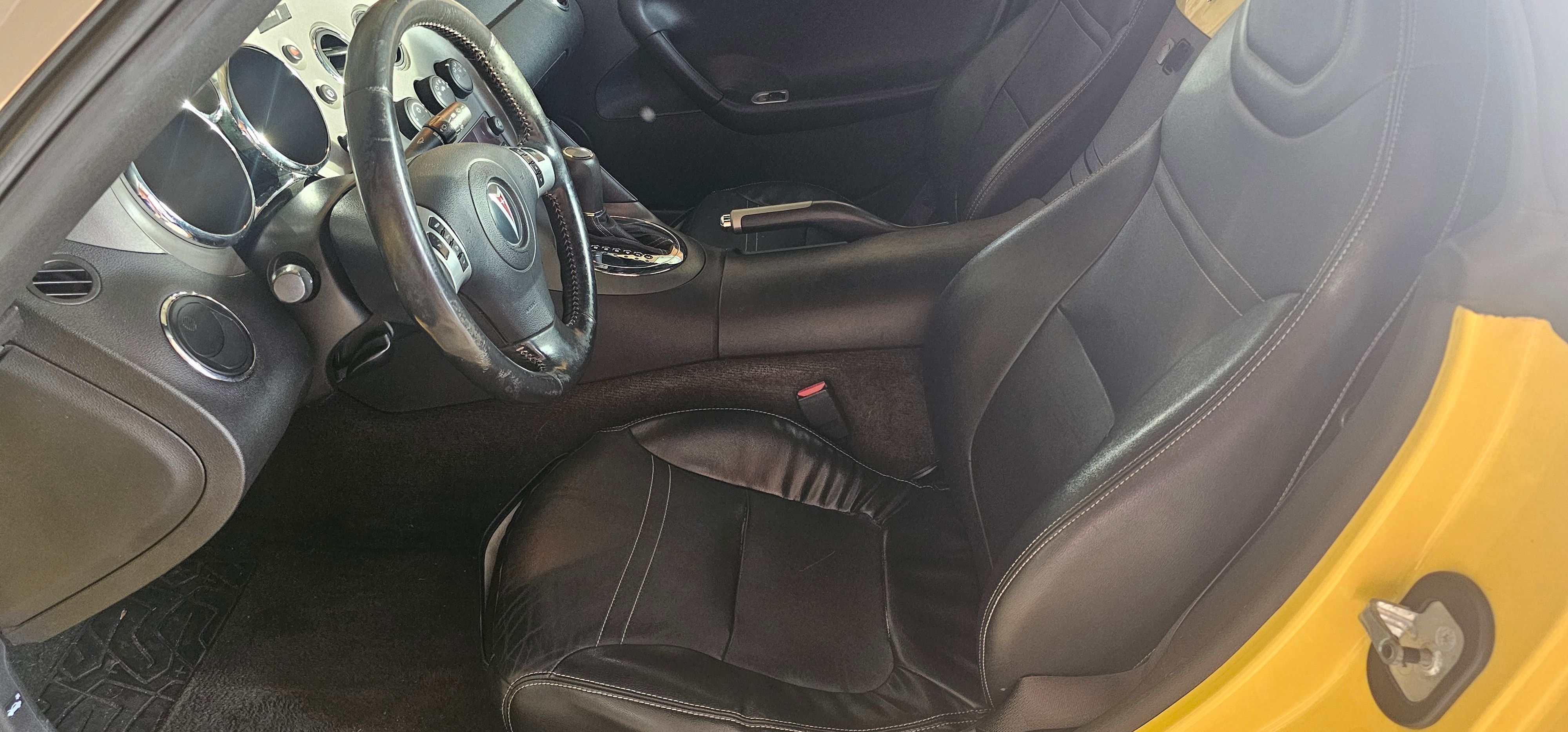 Used 2007 Pontiac Solstice Convertible w/ Premium Package RWD image 8