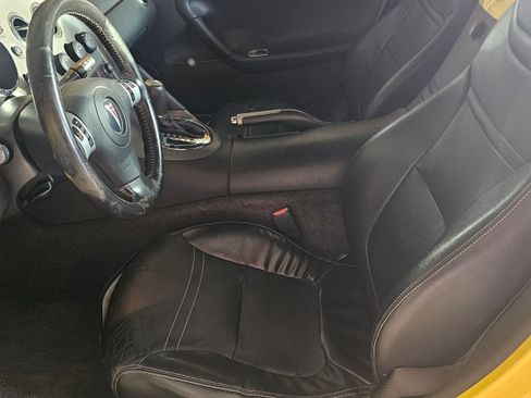 Used 2007 Pontiac Solstice Convertible 2D w/ Premium Package image 8