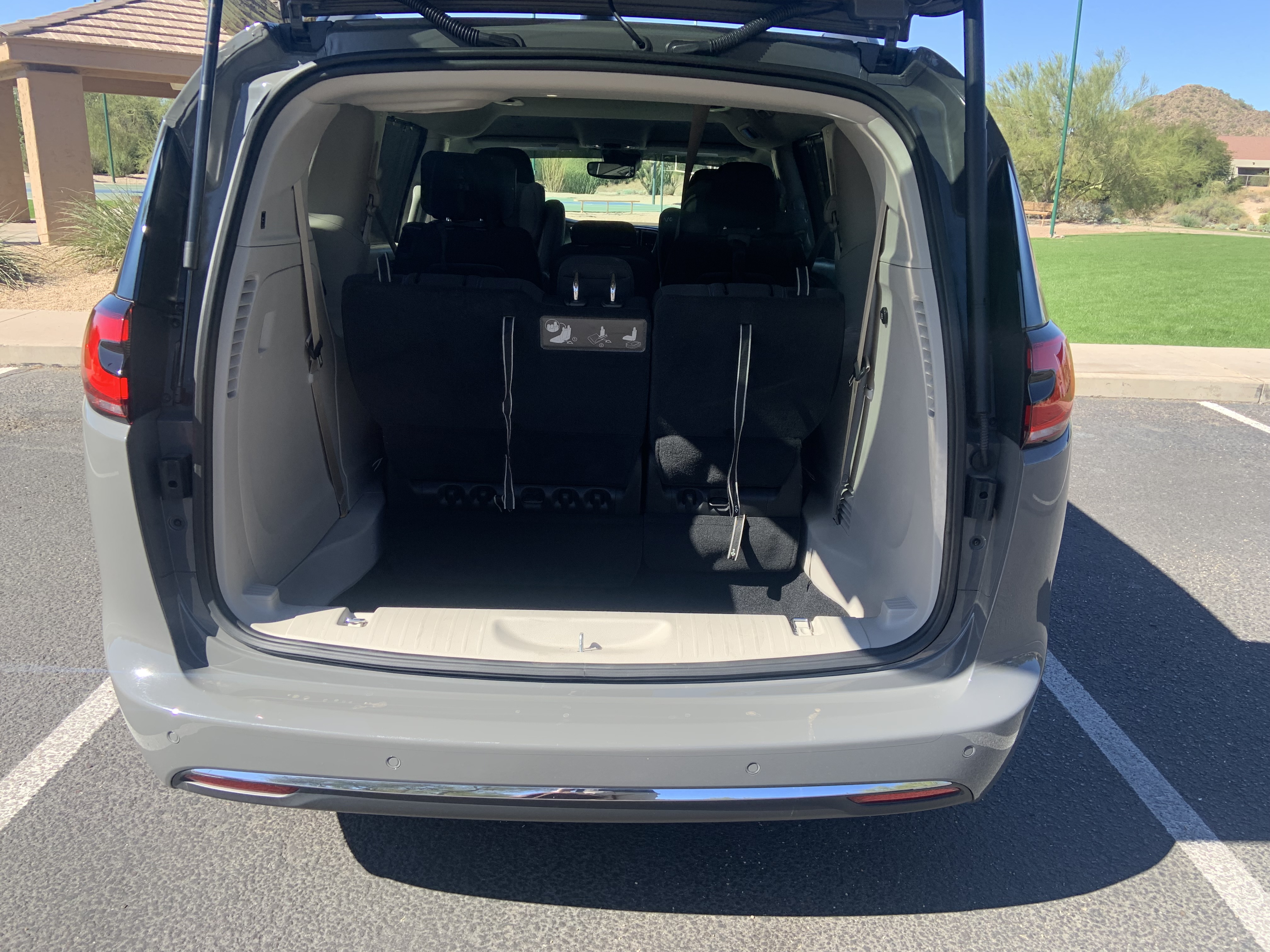 Used 2021 Chrysler Pacifica Touring FWD image 10