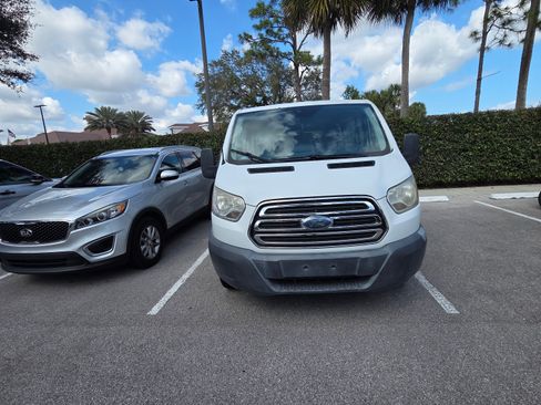 Used 2017 Ford Transit 350 XLT image 2