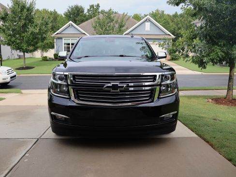 Used 2018 Chevrolet Tahoe Premier RWD image 2