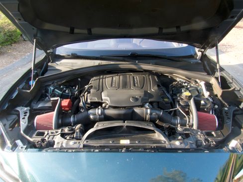 Used 2017 Jaguar F-PACE Prestige image 9