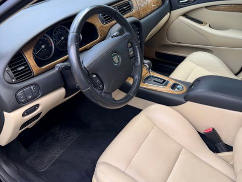 Used 2005 Jaguar S-TYPE R RWD image 17