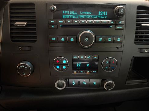 Used 2010 Chevrolet Silverado 1500 LT w/ Power Pack Plus AWD/4WD image 15