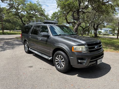 Used 2016 Ford Expedition EL XLT w/ Equipment Group 202A AWD/4WD image 4