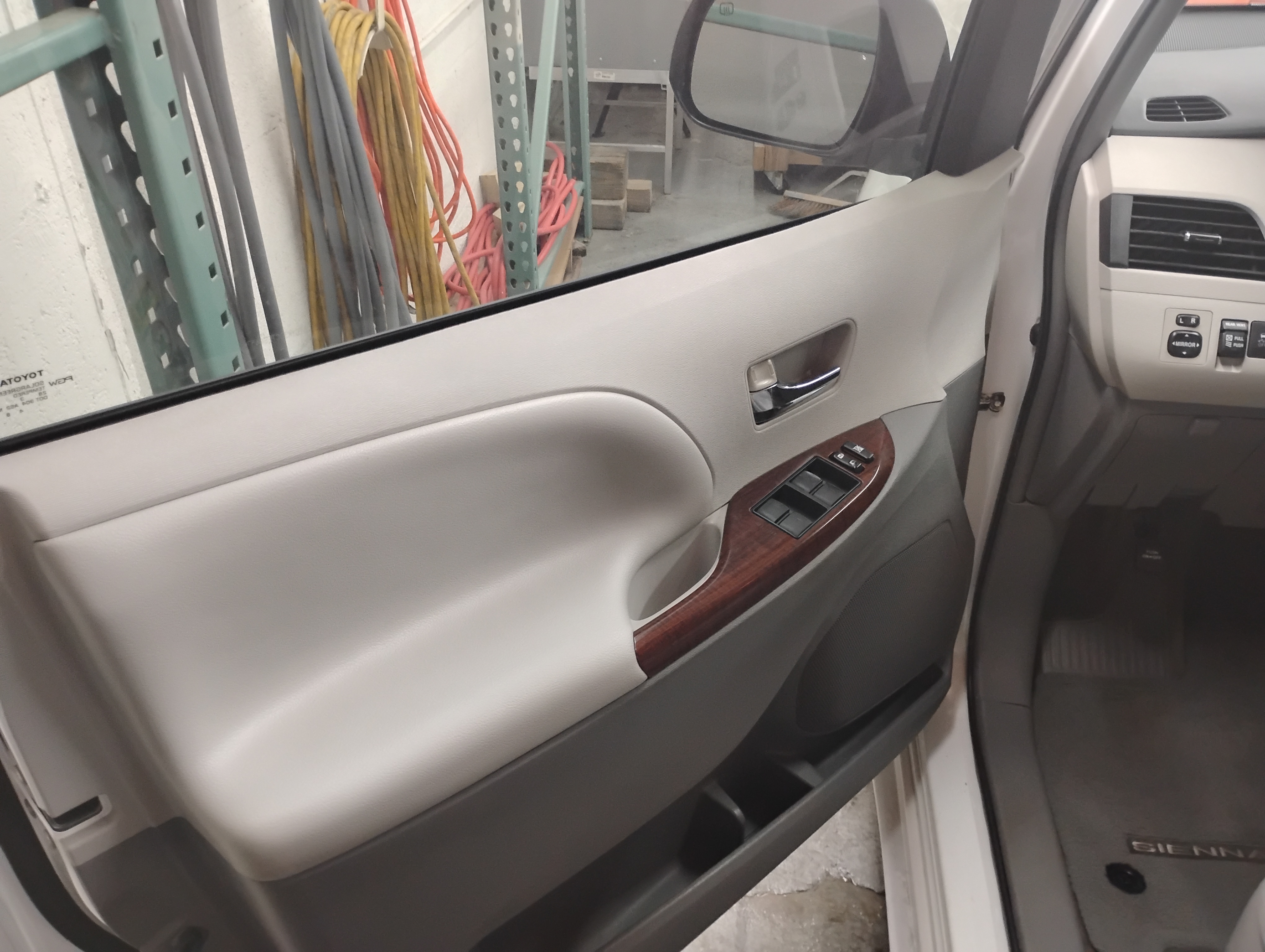 Used 2014 Toyota Sienna XLE FWD image 10