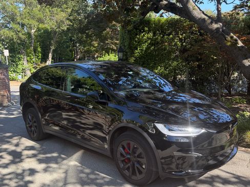 Used 2023 Tesla Model X Plaid AWD/4WD image 2
