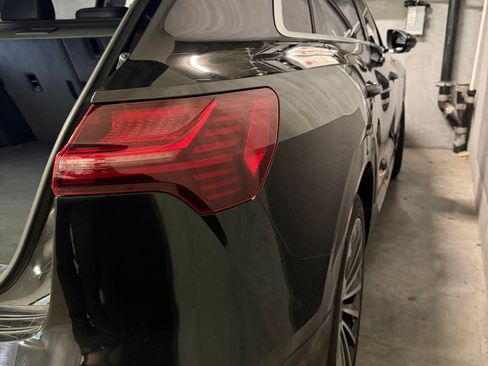 Used 2019 Audi e-tron Prestige w/ Prestige Package image 16