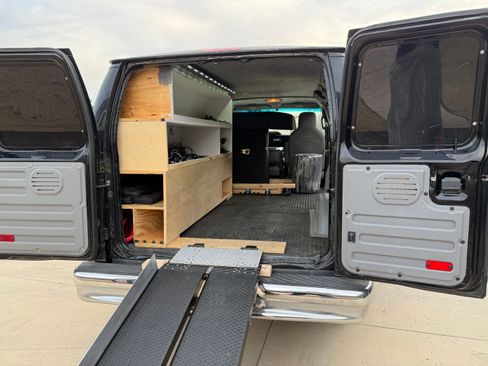 Used 2009 Ford E-350 and Econoline 350 Super Duty image 14