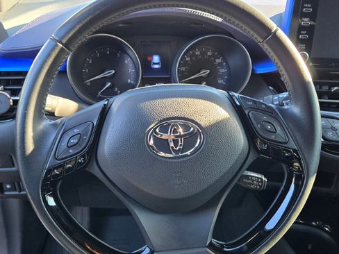 Used 2020 Toyota C-HR XLE Sport Utility 4D image 4