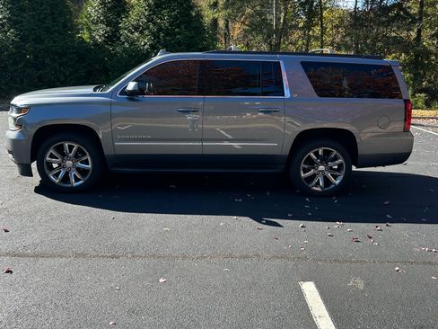 Used 2018 Chevrolet Suburban LT image 7
